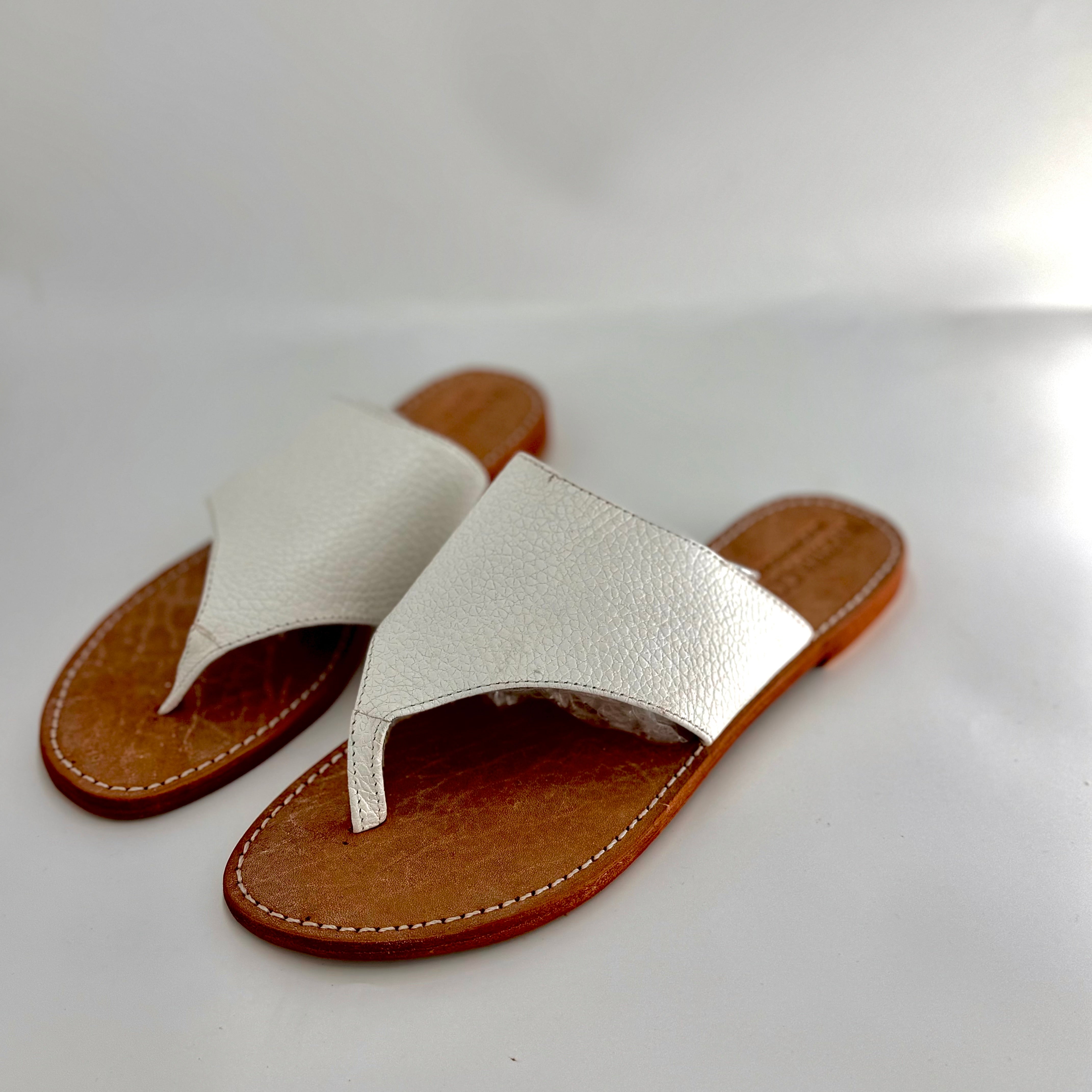 Flat leather sandals